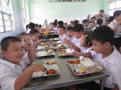 Giờ ăn trưa của học sinh