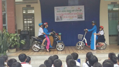 Tổ chức hoạt động Ngoài giờ lên lớp "An toàn giao thông cho nụ cười trẻ thơ"