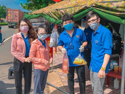 Đoàn viên Phú Hòa 2 chống Covid - 19