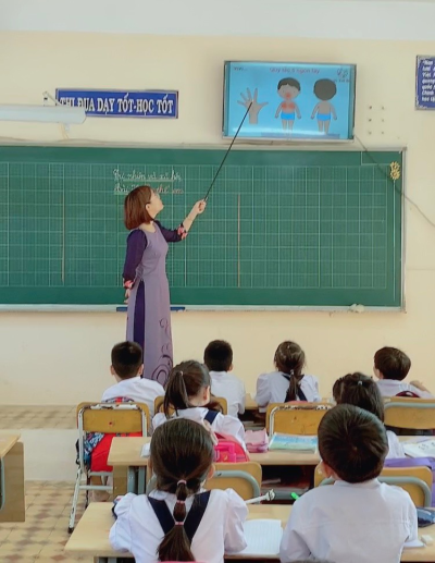 “Gương sáng giáo viên”