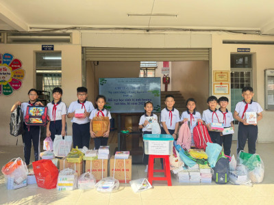 Trường TH Phú Hòa 2 phát động ủng hộ đồng bào bị bão lụt Miền Trung