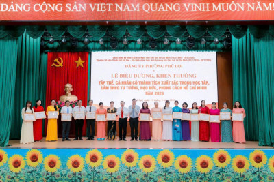 ĐẢNG VIÊN TRƯỜNG TIỂU HỌC PHÚ HÒA 2 ĐƯỢC TUYÊN DƯƠNG TRONG HỌC TẬP VÀ LÀM THEO TƯ TƯỞNG, ĐẠO ĐỨC, PHONG CÁCH HỒ CHÍ MINH NĂM 2026